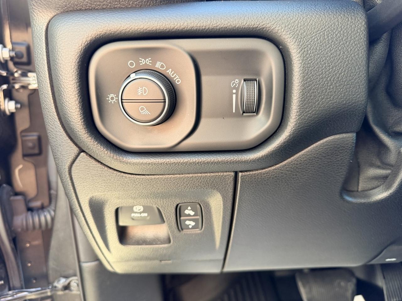 RAM 1500 Big Horn Crew Cab SWB 4WD 2020
