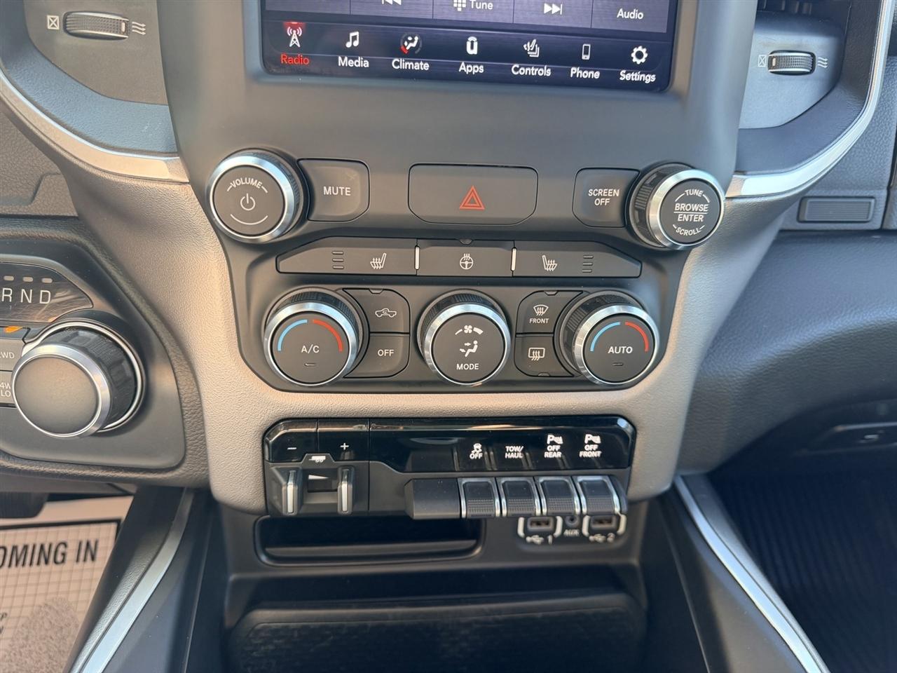 RAM 1500 Big Horn Crew Cab SWB 4WD 2020