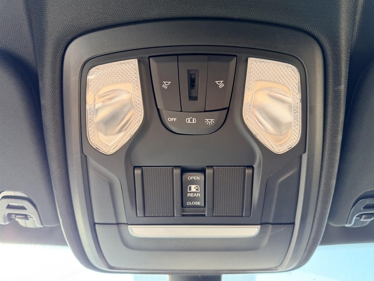 RAM 1500 Big Horn Crew Cab SWB 4WD 2020