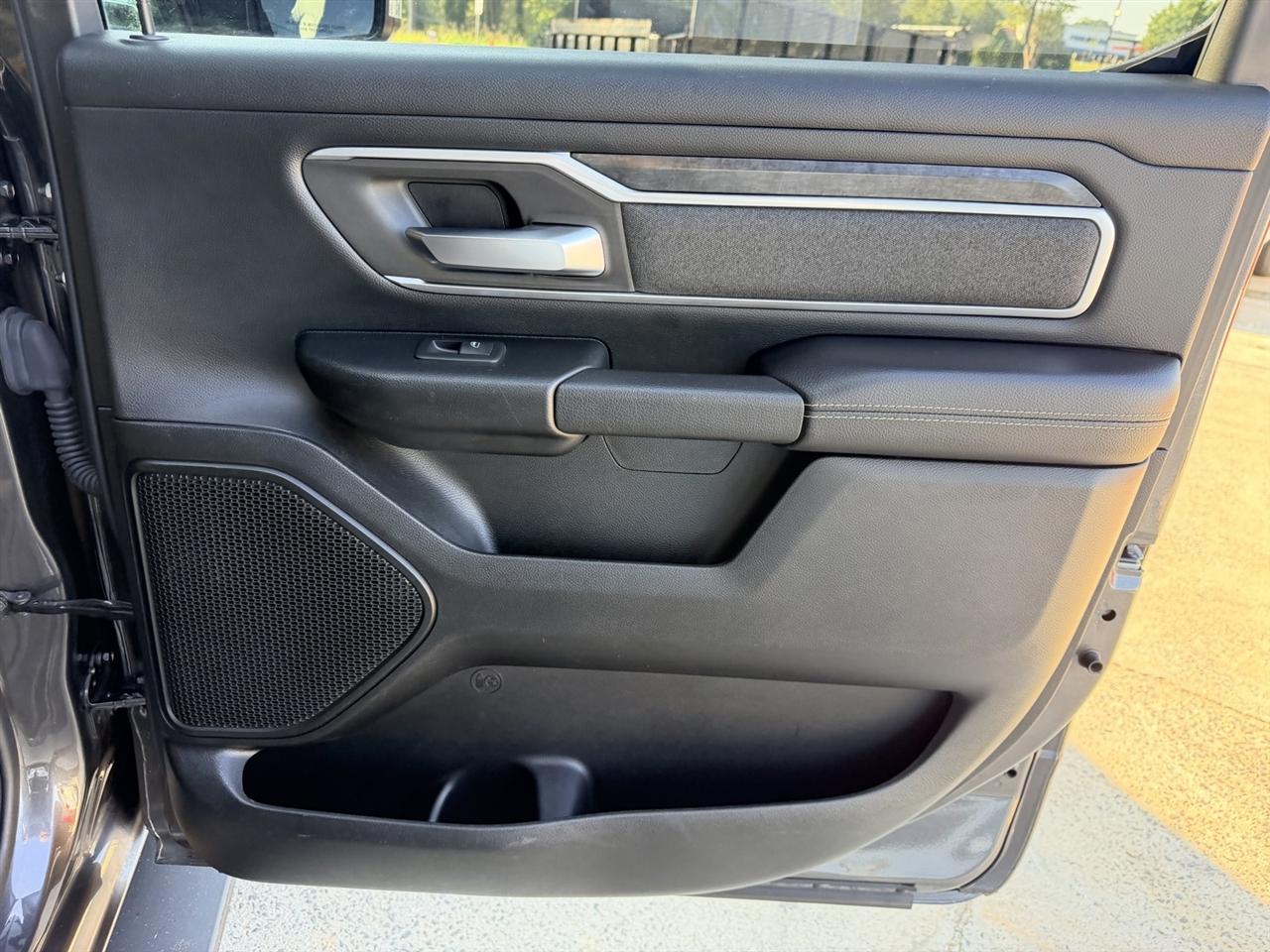 RAM 1500 Big Horn Crew Cab SWB 4WD 2020