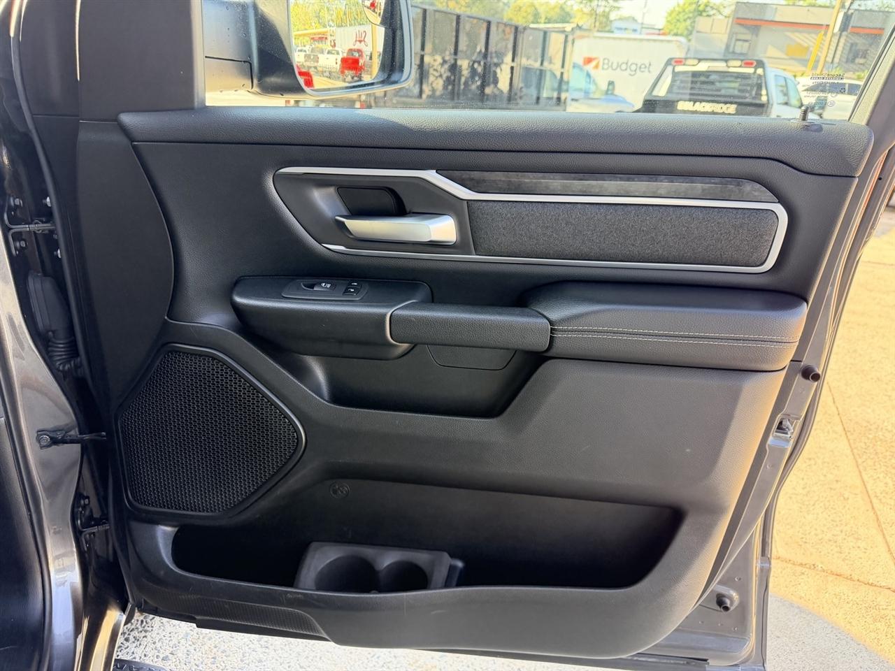 RAM 1500 Big Horn Crew Cab SWB 4WD 2020