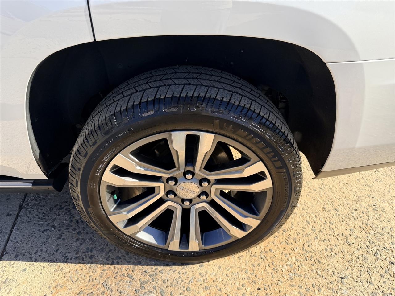 GMC Yukon Denali Ultimate 4WD 2019