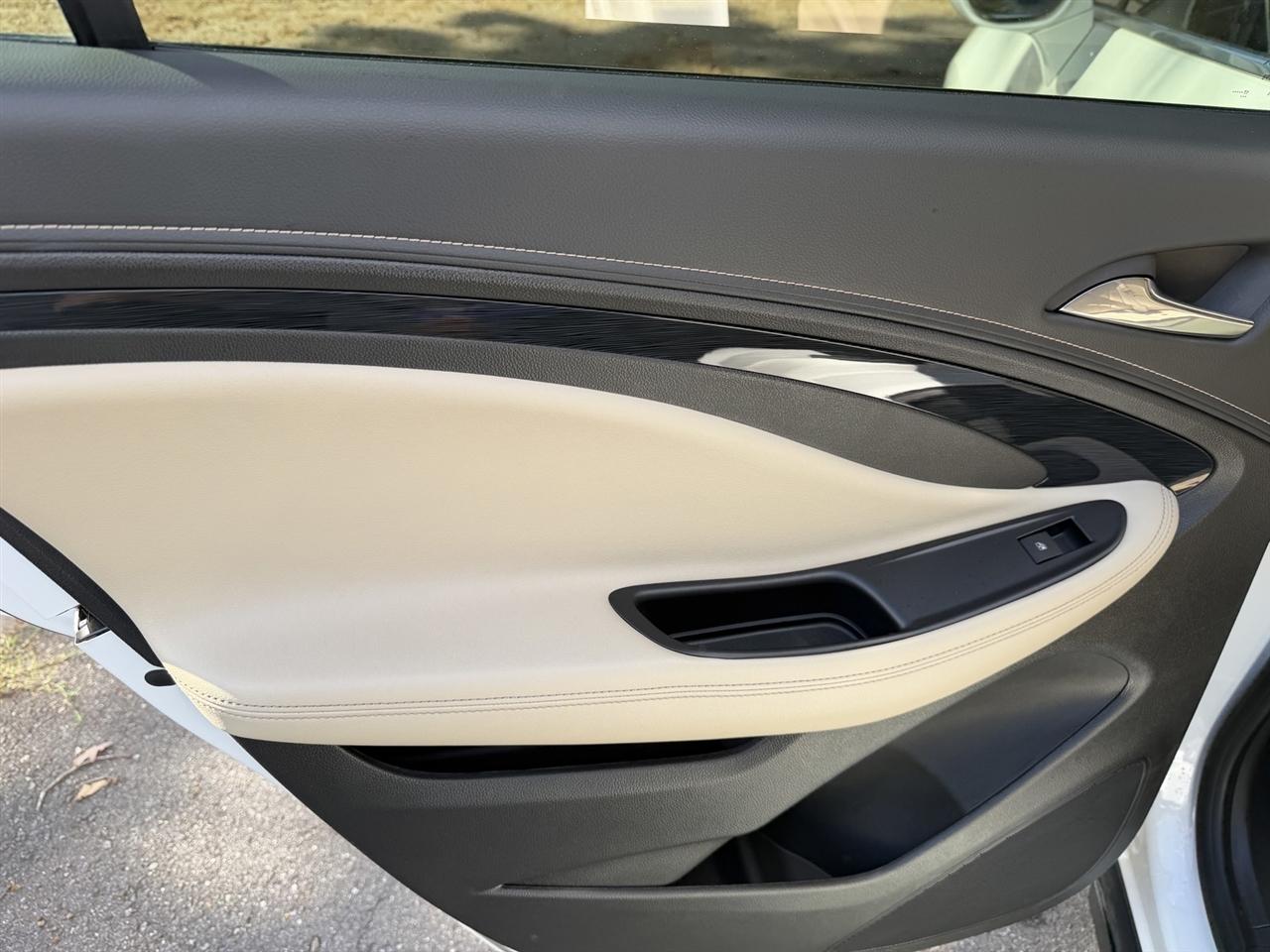 Buick Envision Essense 2018