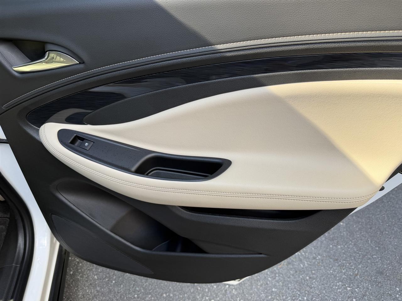 Buick Envision Essense 2018
