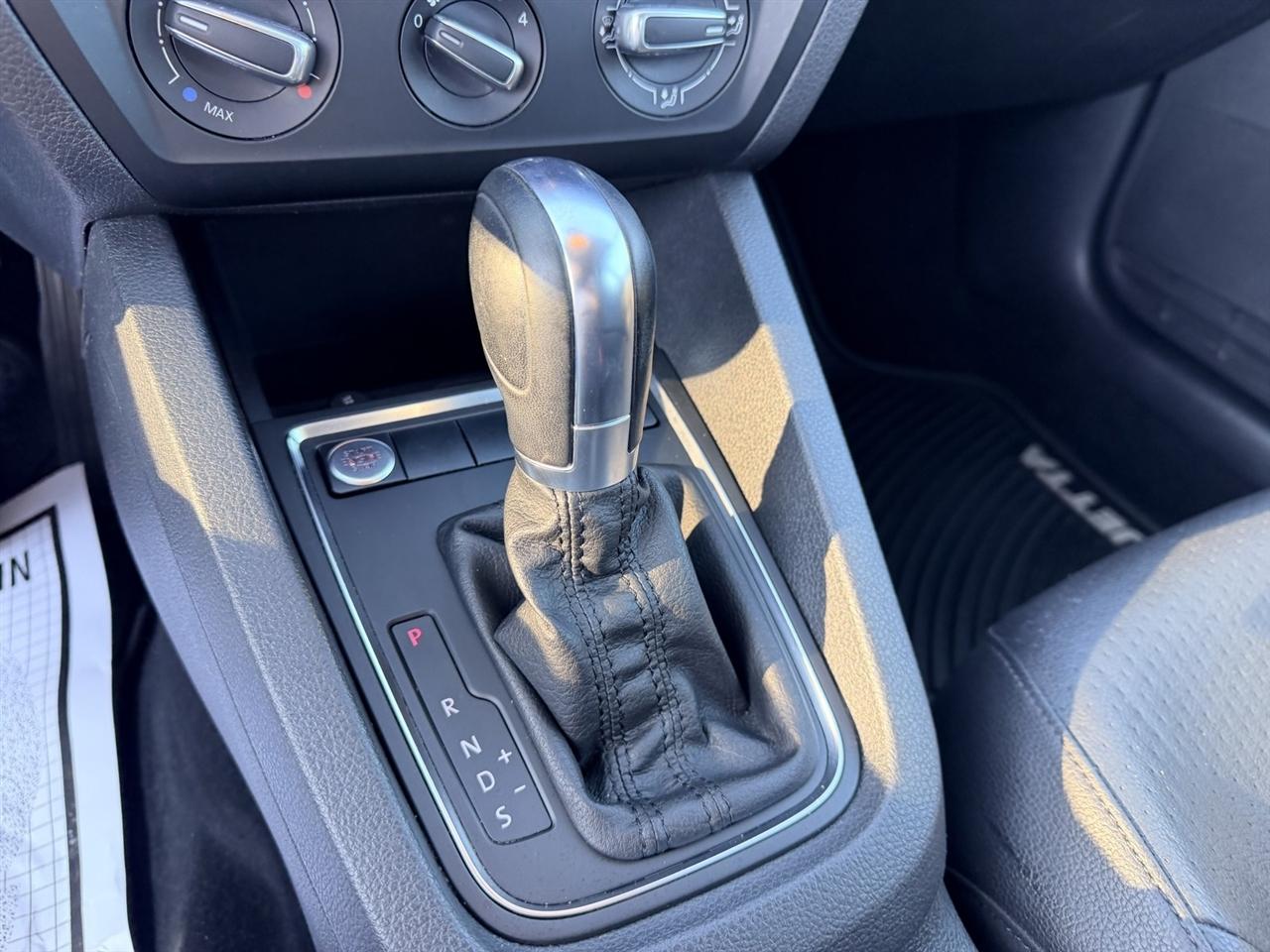 Volkswagen Jetta SE Auto 2017