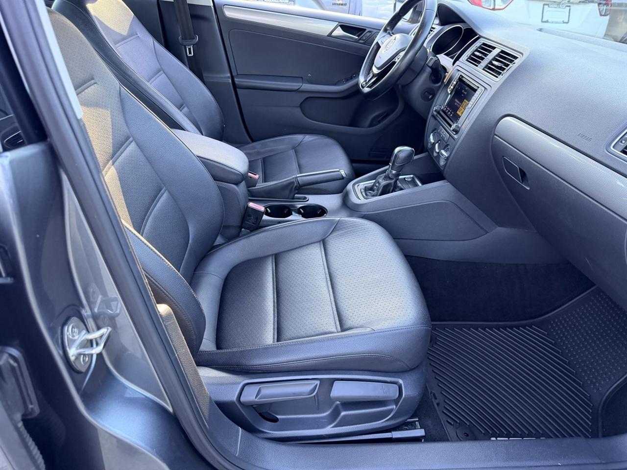 Volkswagen Jetta SE Auto 2017