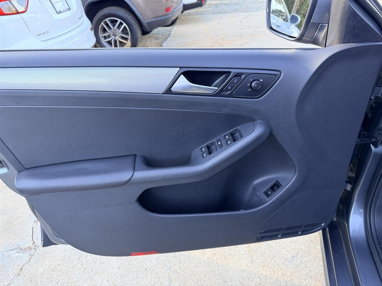 Volkswagen Jetta SE Auto 2017