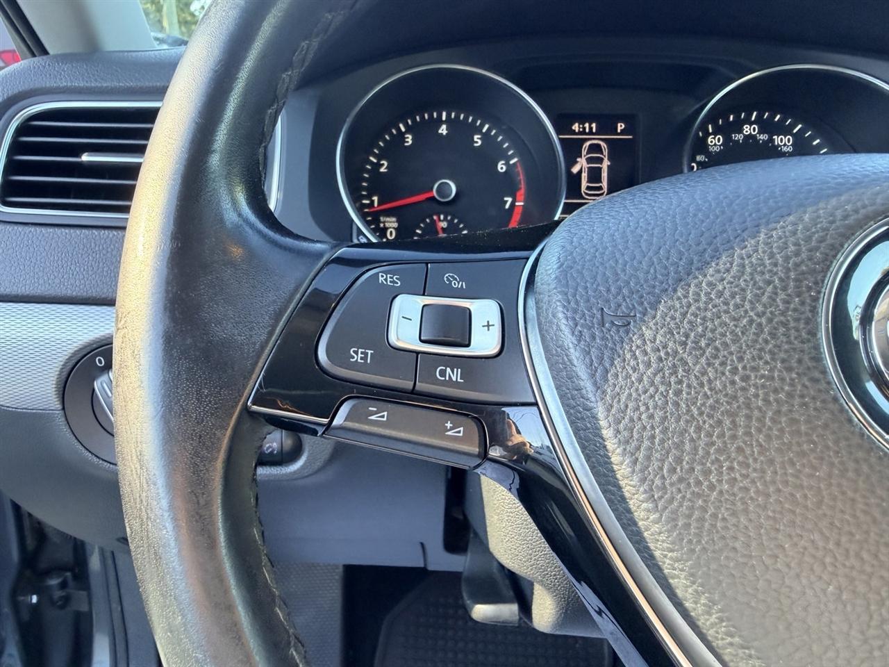 Volkswagen Jetta SE Auto 2017