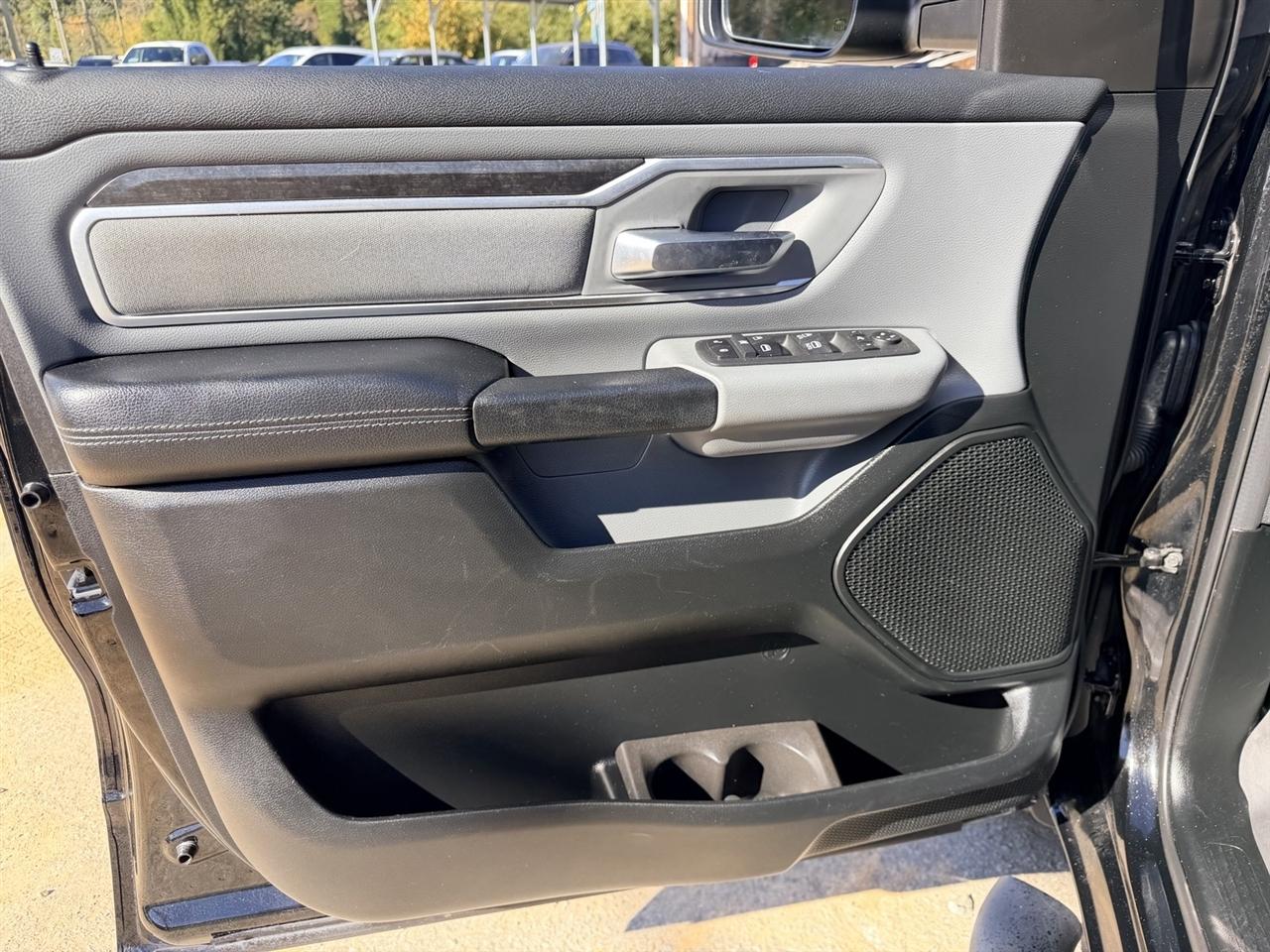 RAM 1500 Big Horn Crew Cab SWB 4WD 2020