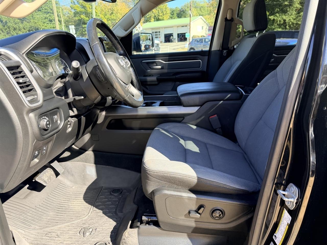RAM 1500 Big Horn Crew Cab SWB 4WD 2020