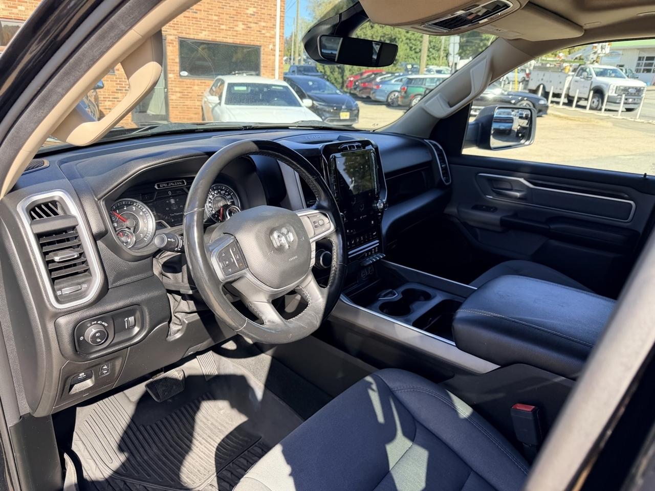 RAM 1500 Big Horn Crew Cab SWB 4WD 2020