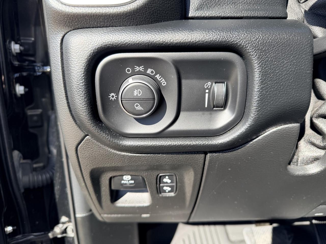 RAM 1500 Big Horn Crew Cab SWB 4WD 2020