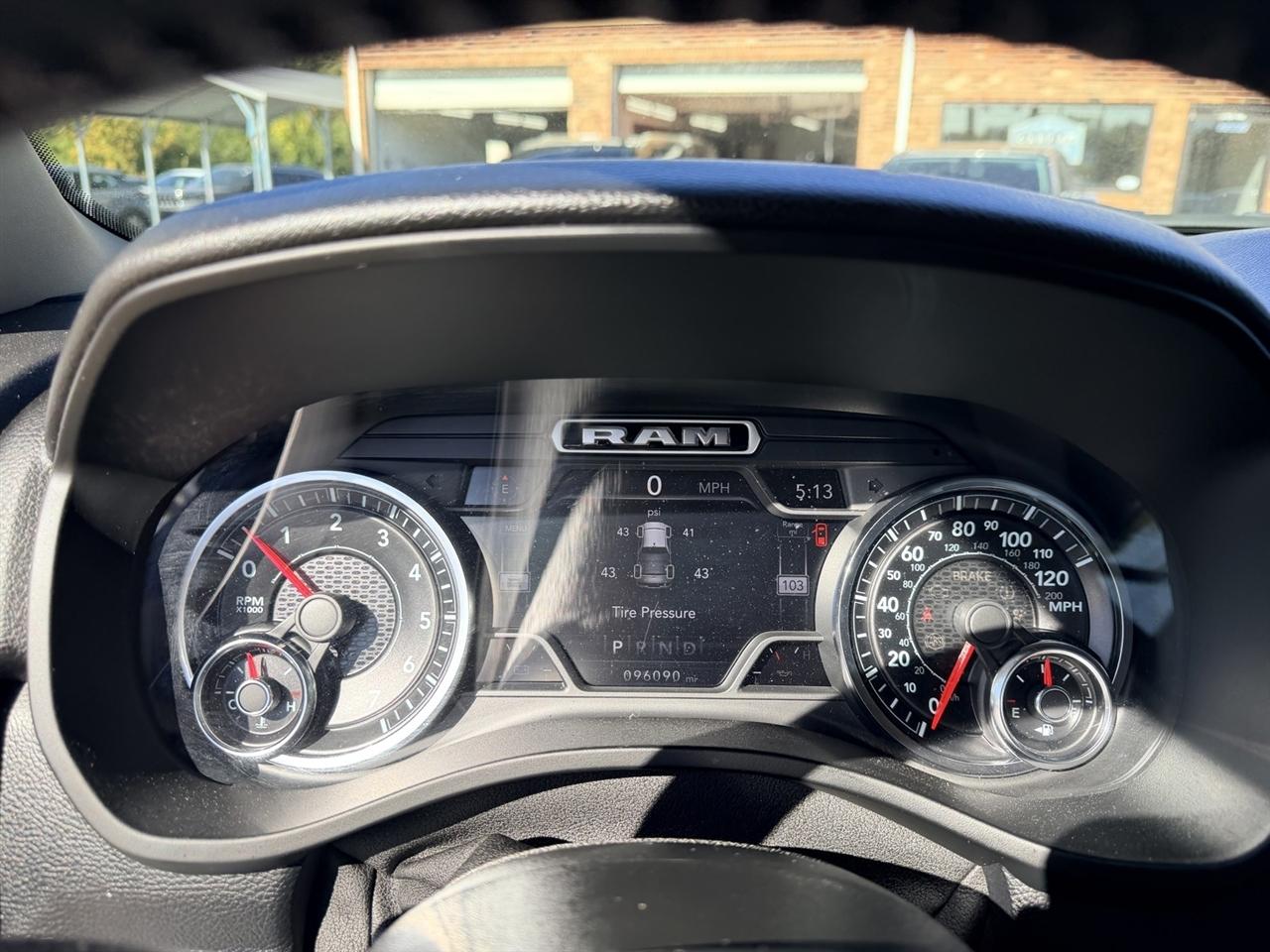 RAM 1500 Big Horn Crew Cab SWB 4WD 2020