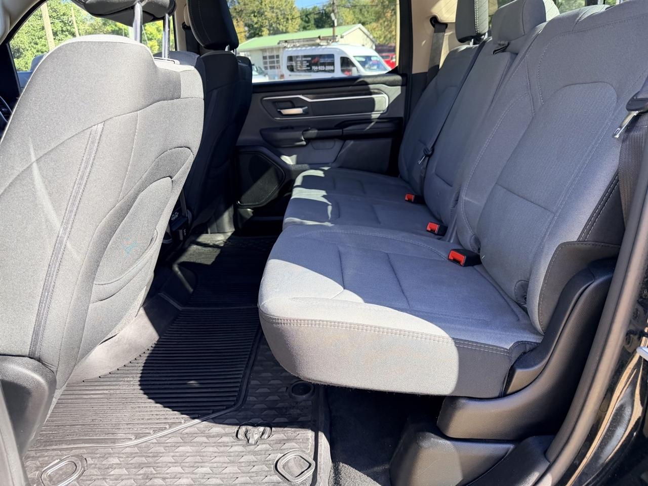 RAM 1500 Big Horn Crew Cab SWB 4WD 2020
