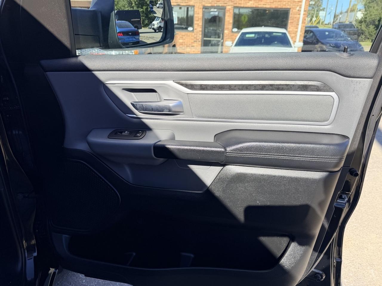 RAM 1500 Big Horn Crew Cab SWB 4WD 2020