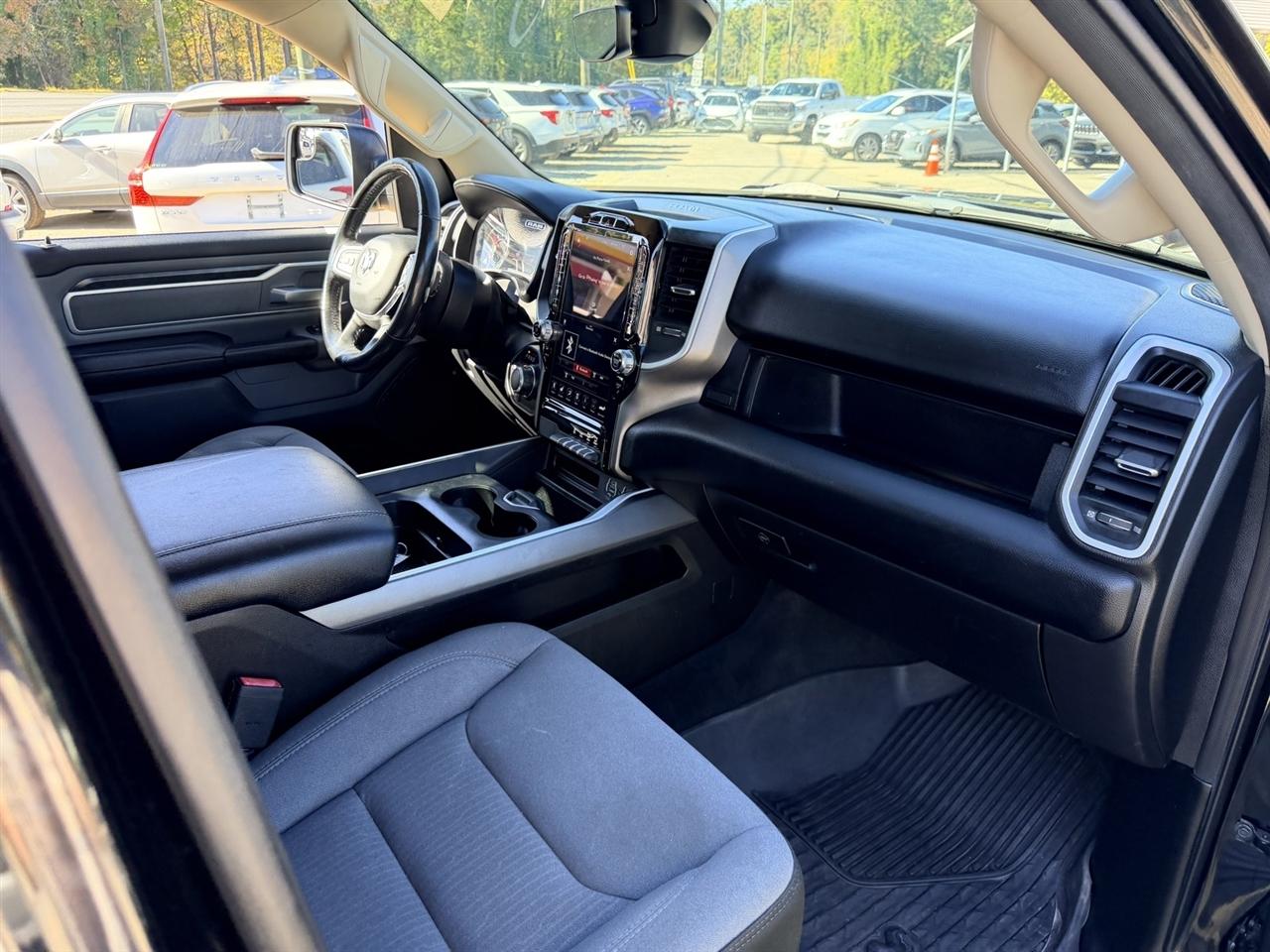 RAM 1500 Big Horn Crew Cab SWB 4WD 2020