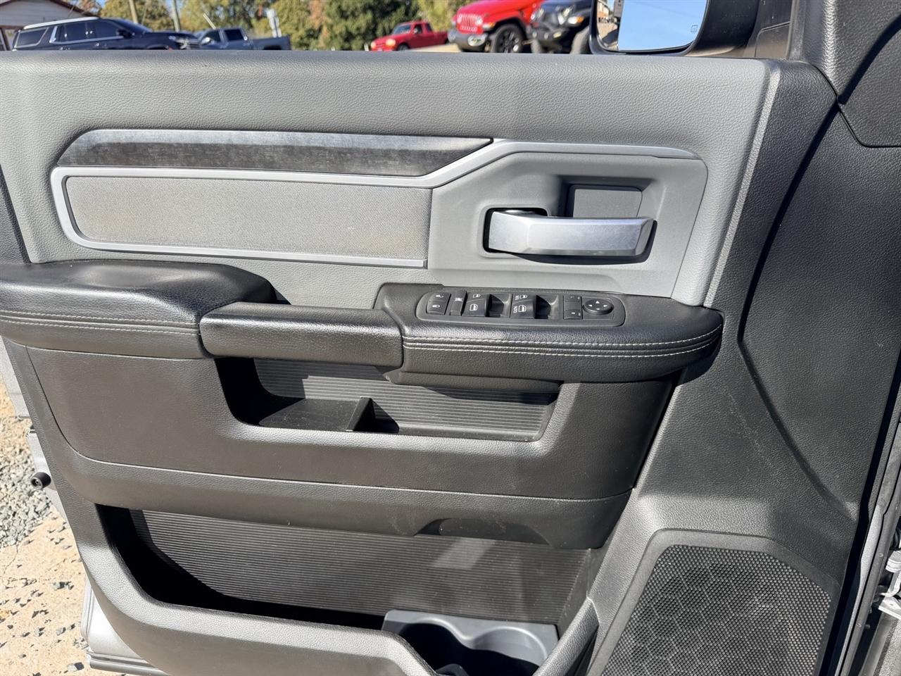 RAM 2500 Big Horn 4x2 Crew Cab 6'4" Box 2019