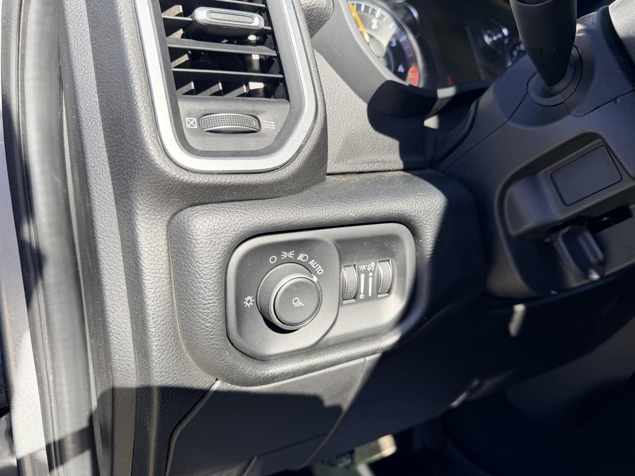 RAM 2500 Big Horn 4x2 Crew Cab 6'4" Box 2019