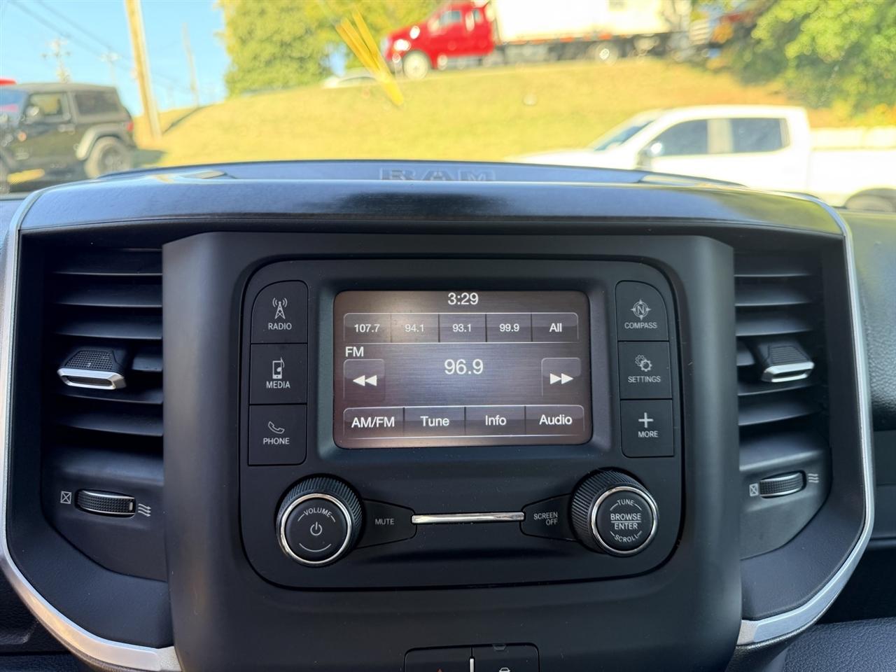 RAM 2500 Big Horn 4x2 Crew Cab 6'4" Box 2019