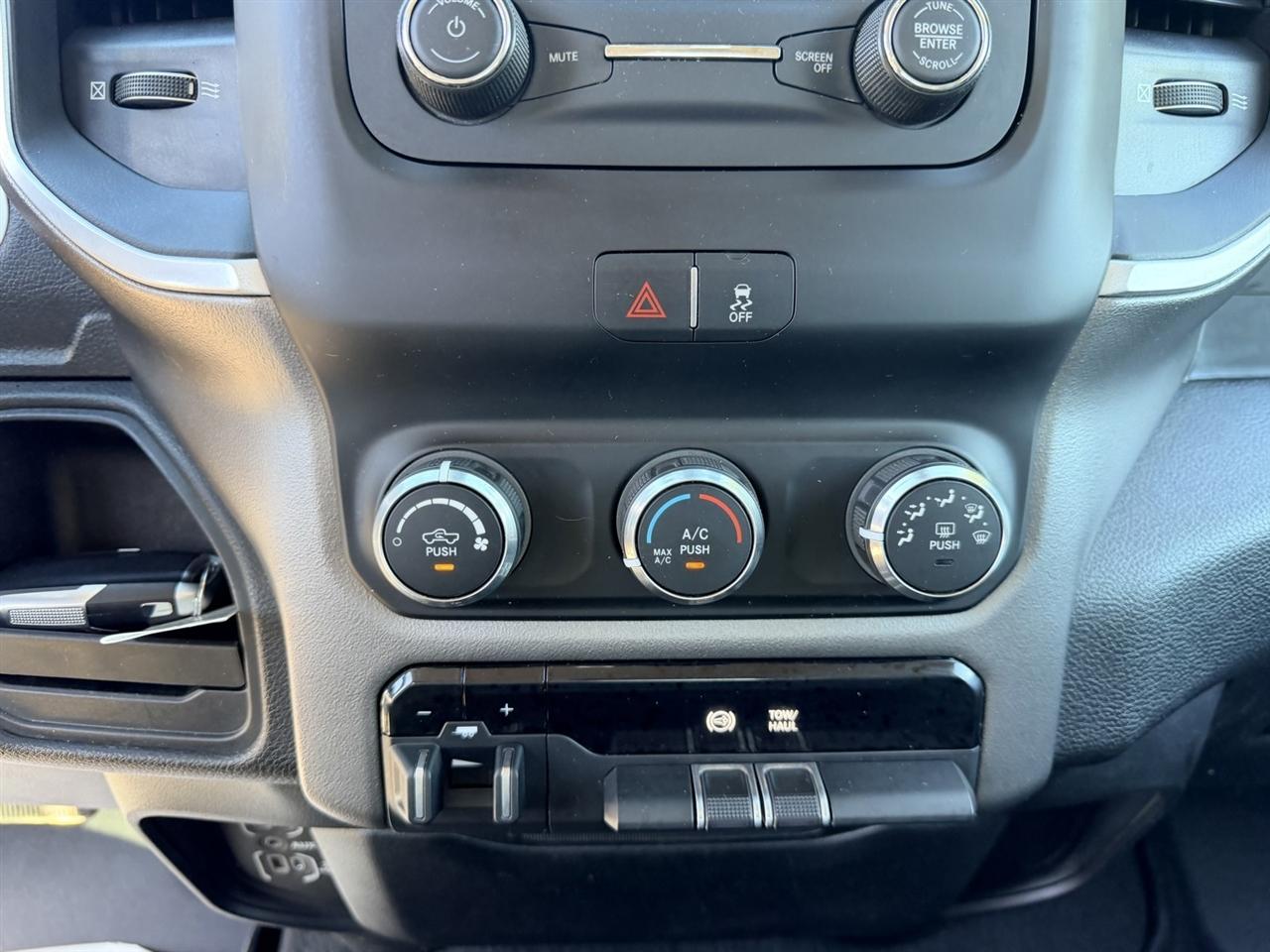RAM 2500 Big Horn 4x2 Crew Cab 6'4" Box 2019