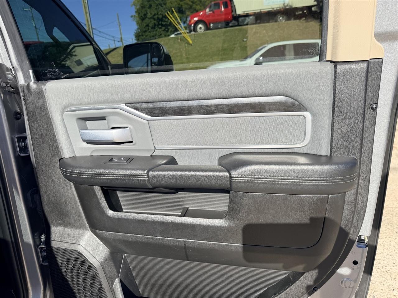 RAM 2500 Big Horn 4x2 Crew Cab 6'4" Box 2019