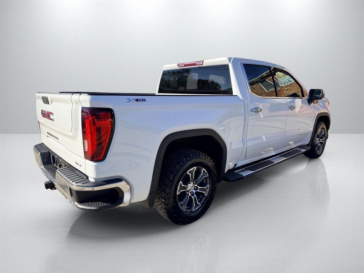 GMC Sierra 1500 SLT Crew Cab 4WD 2024