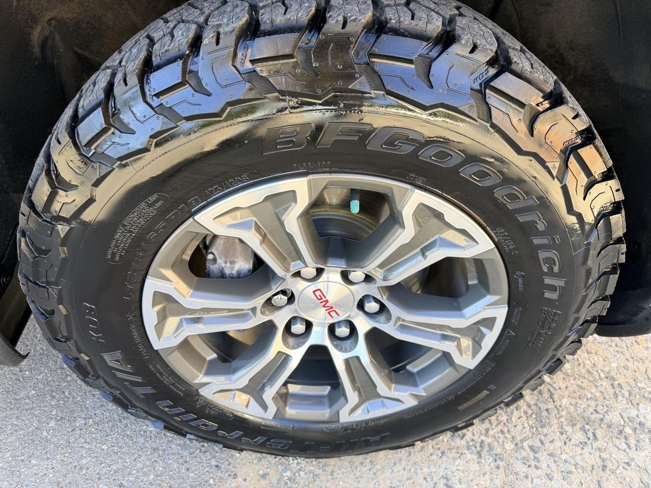 GMC Sierra 1500 SLT Crew Cab 4WD 2024
