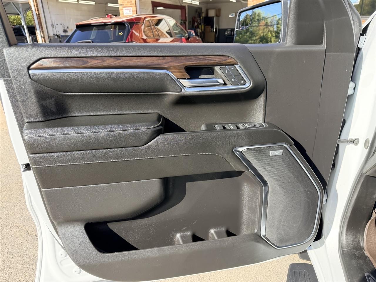 GMC Sierra 1500 SLT Crew Cab 4WD 2024