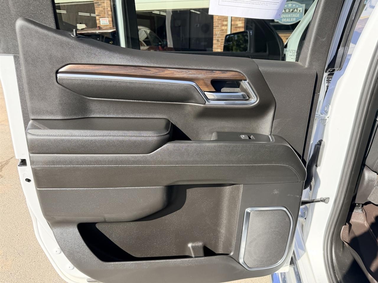 GMC Sierra 1500 SLT Crew Cab 4WD 2024