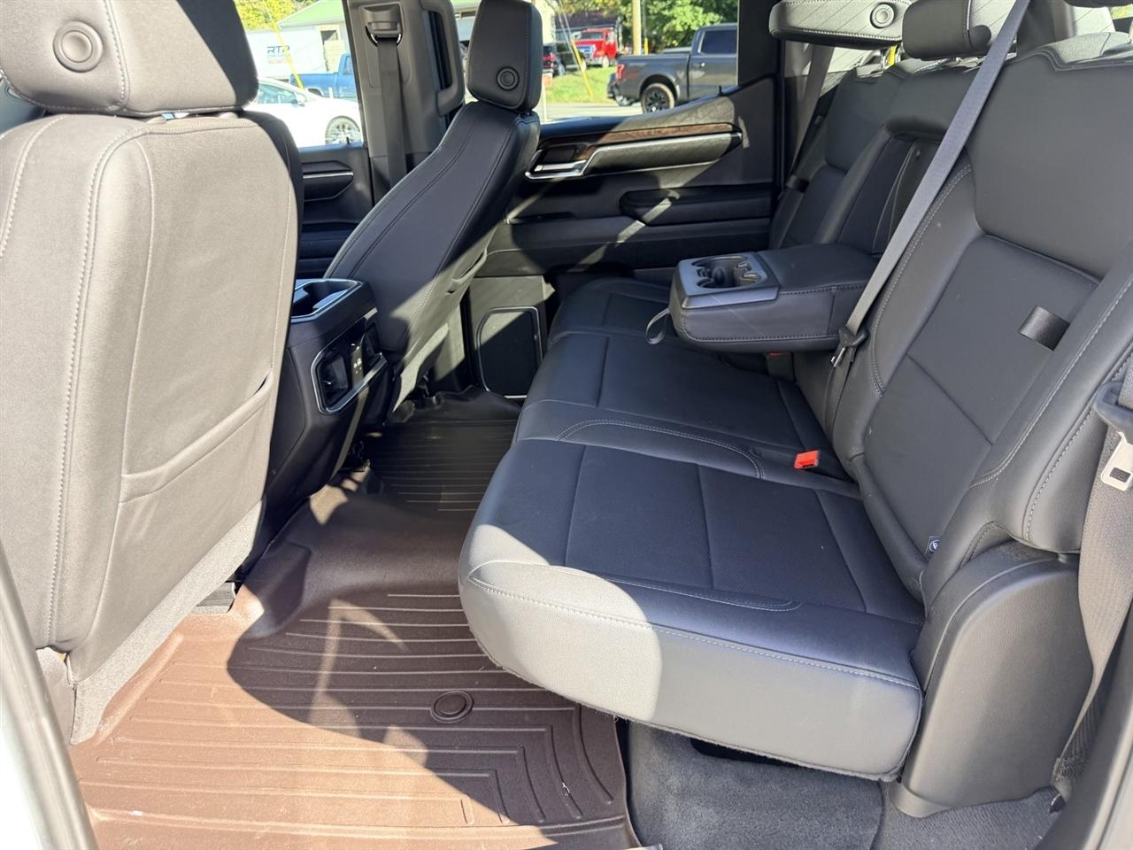 GMC Sierra 1500 SLT Crew Cab 4WD 2024
