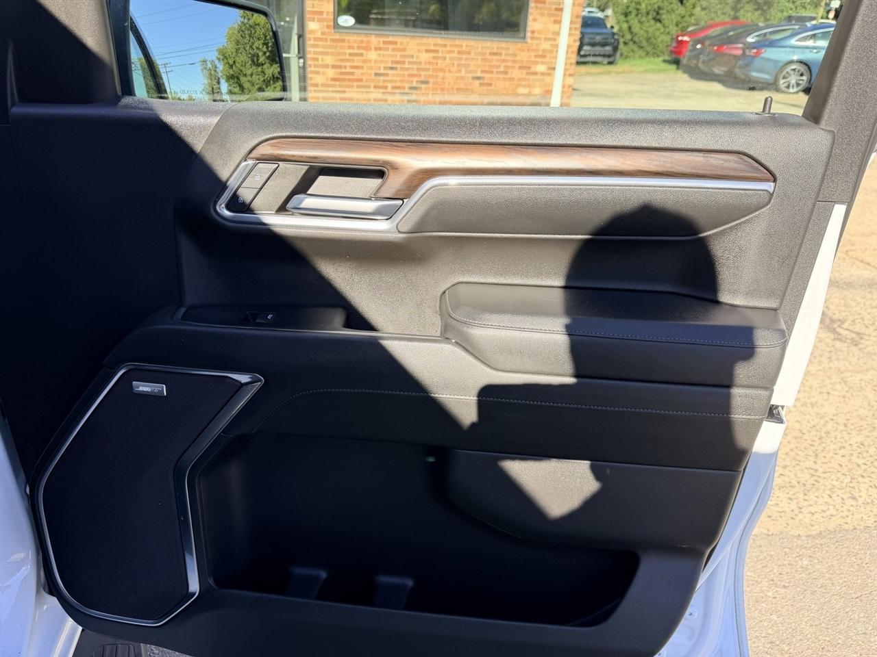 GMC Sierra 1500 SLT Crew Cab 4WD 2024