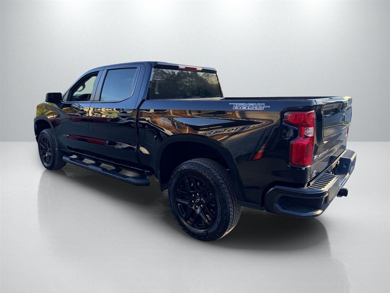 Chevrolet Silverado 1500 Trail Boss Custom Crew Cab 4WD 2024