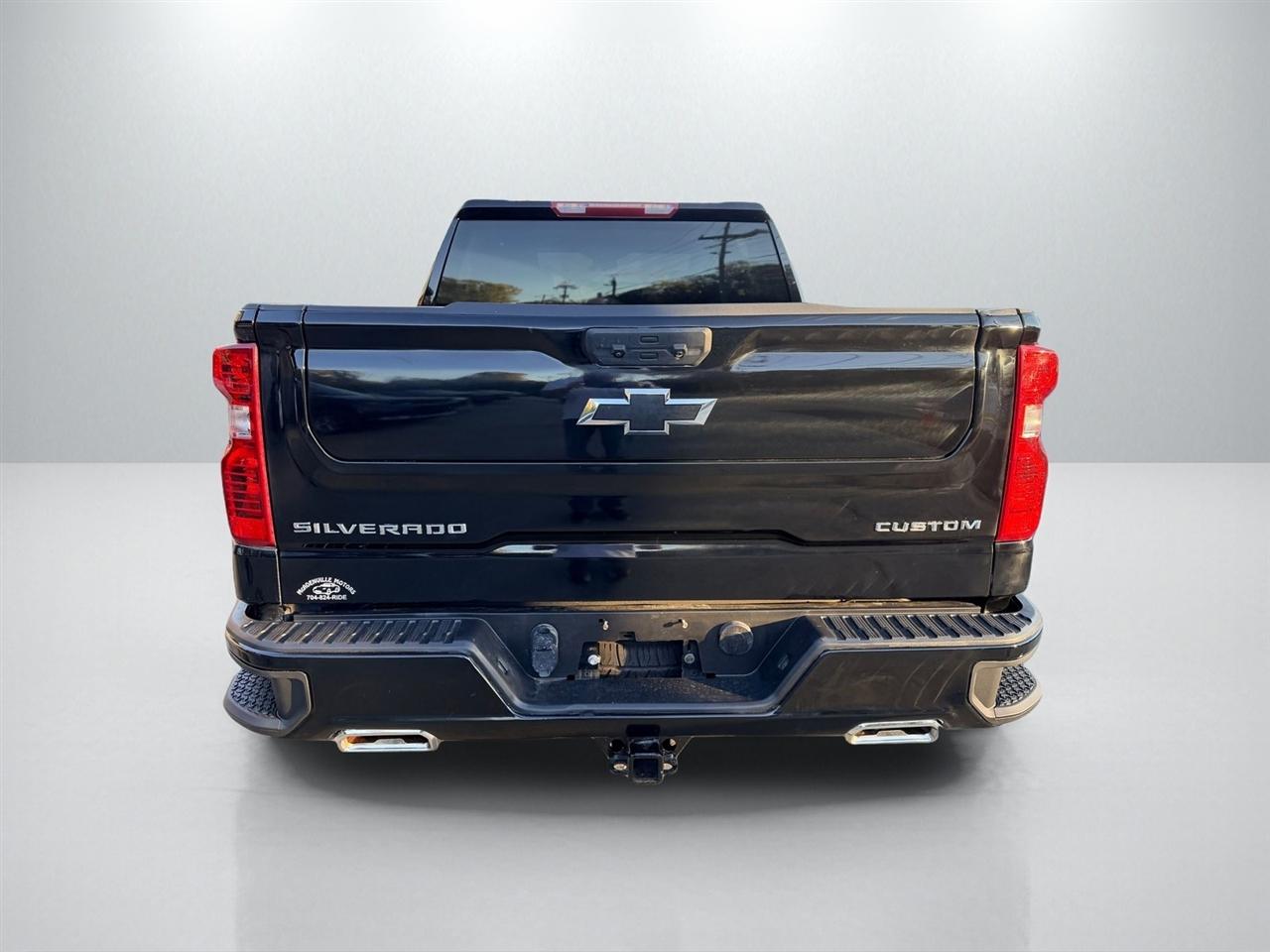 Chevrolet Silverado 1500 Trail Boss Custom Crew Cab 4WD 2024