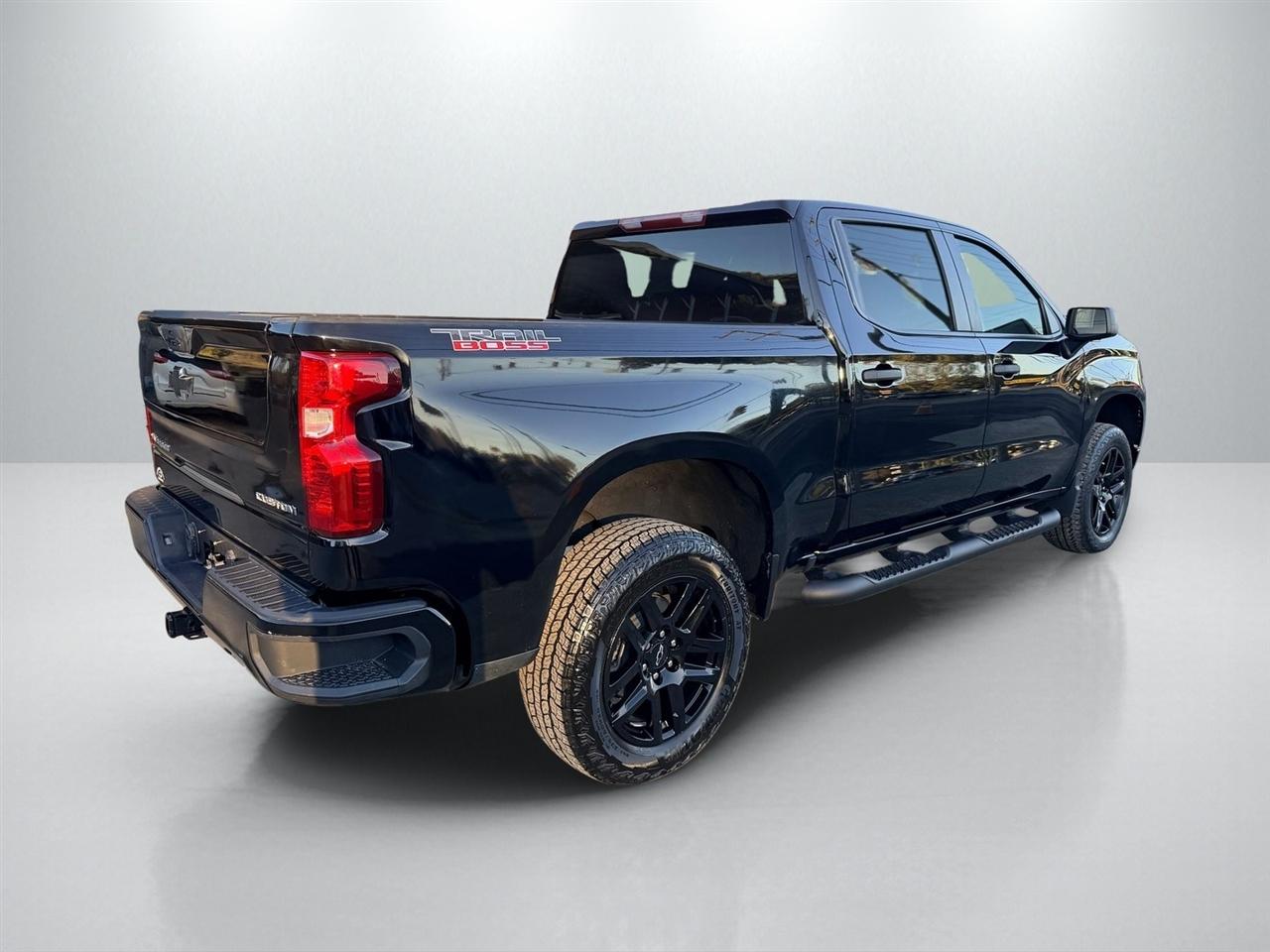 Chevrolet Silverado 1500 Trail Boss Custom Crew Cab 4WD 2024