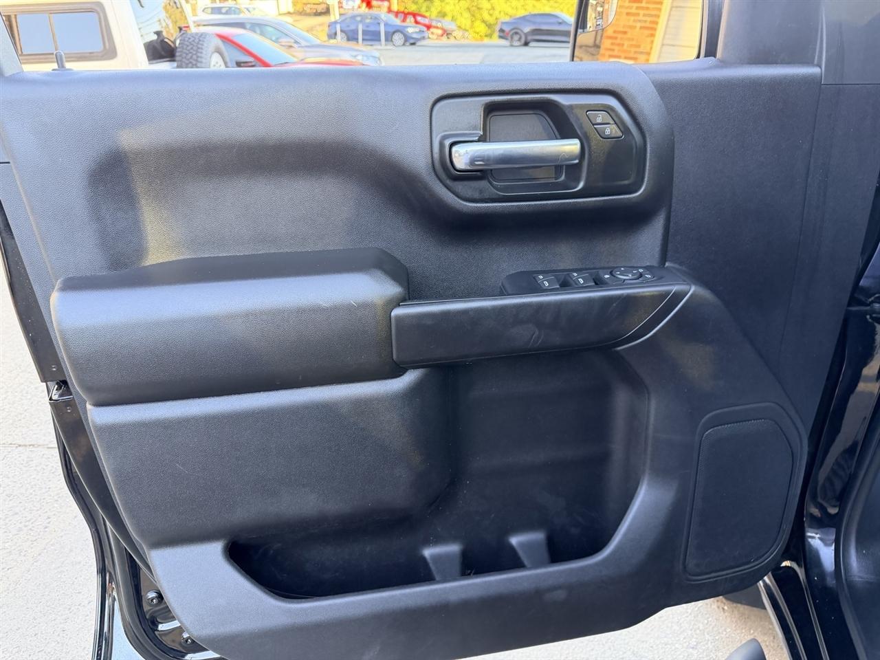 Chevrolet Silverado 1500 Trail Boss Custom Crew Cab 4WD 2024