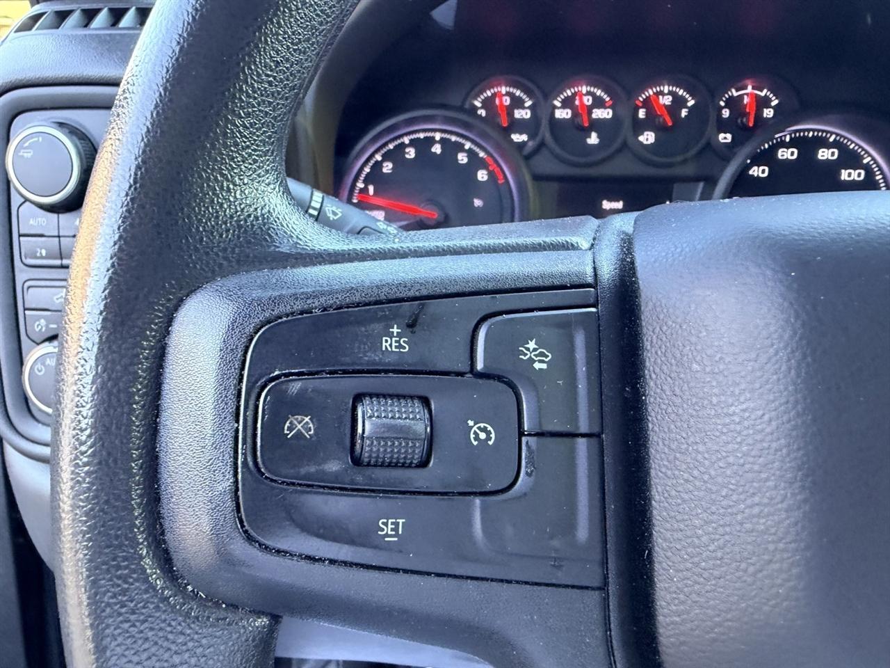 Chevrolet Silverado 1500 Trail Boss Custom Crew Cab 4WD 2024