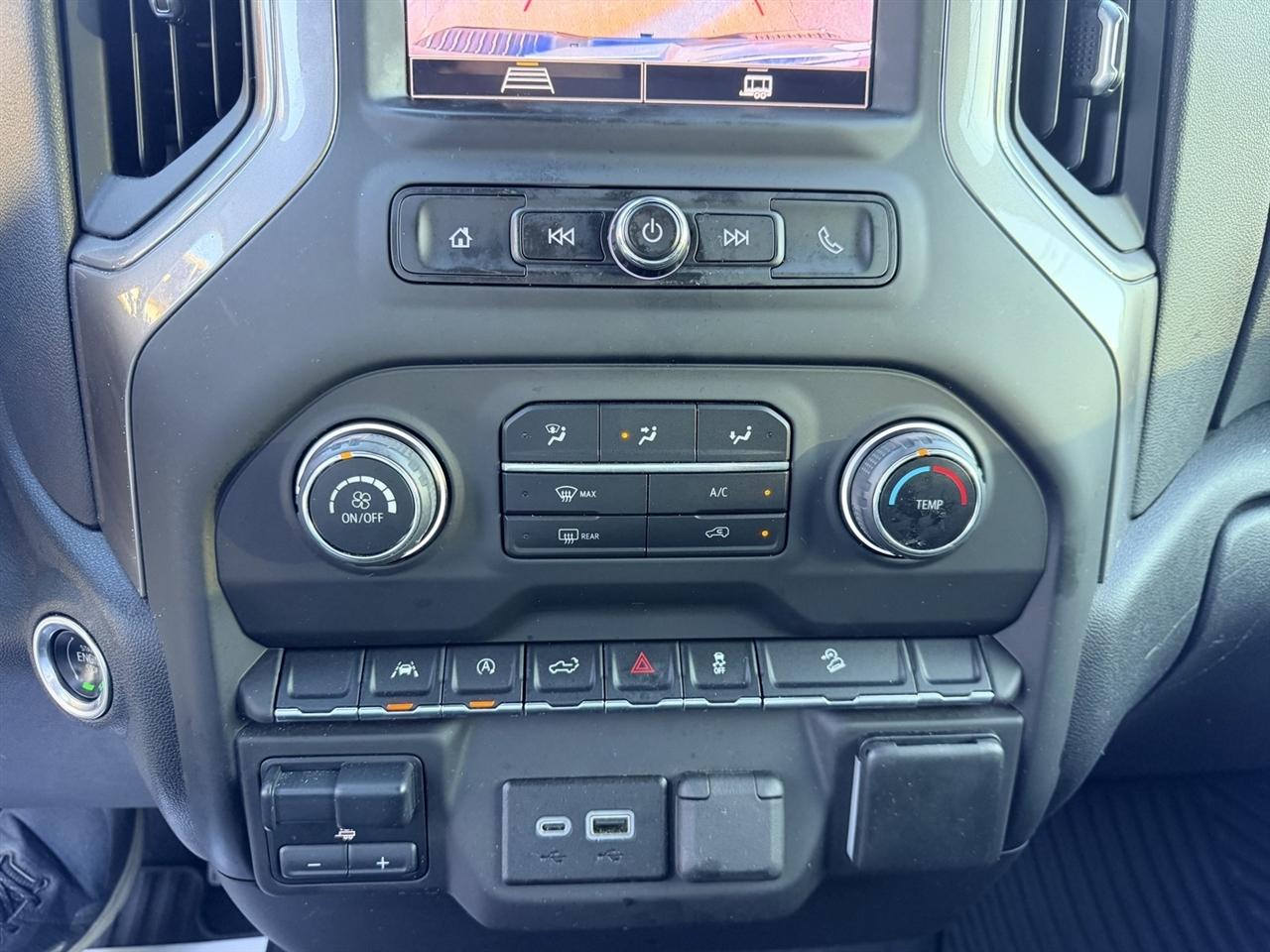 Chevrolet Silverado 1500 Trail Boss Custom Crew Cab 4WD 2024