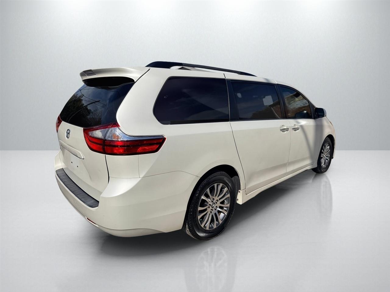 Toyota Sienna Limited Premium 7-Passenger 2018