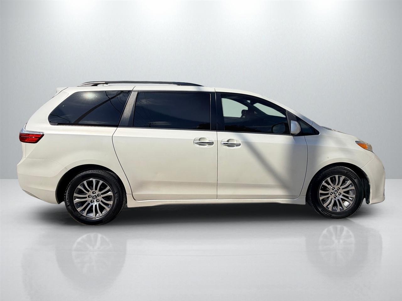 Toyota Sienna Limited Premium 7-Passenger 2018