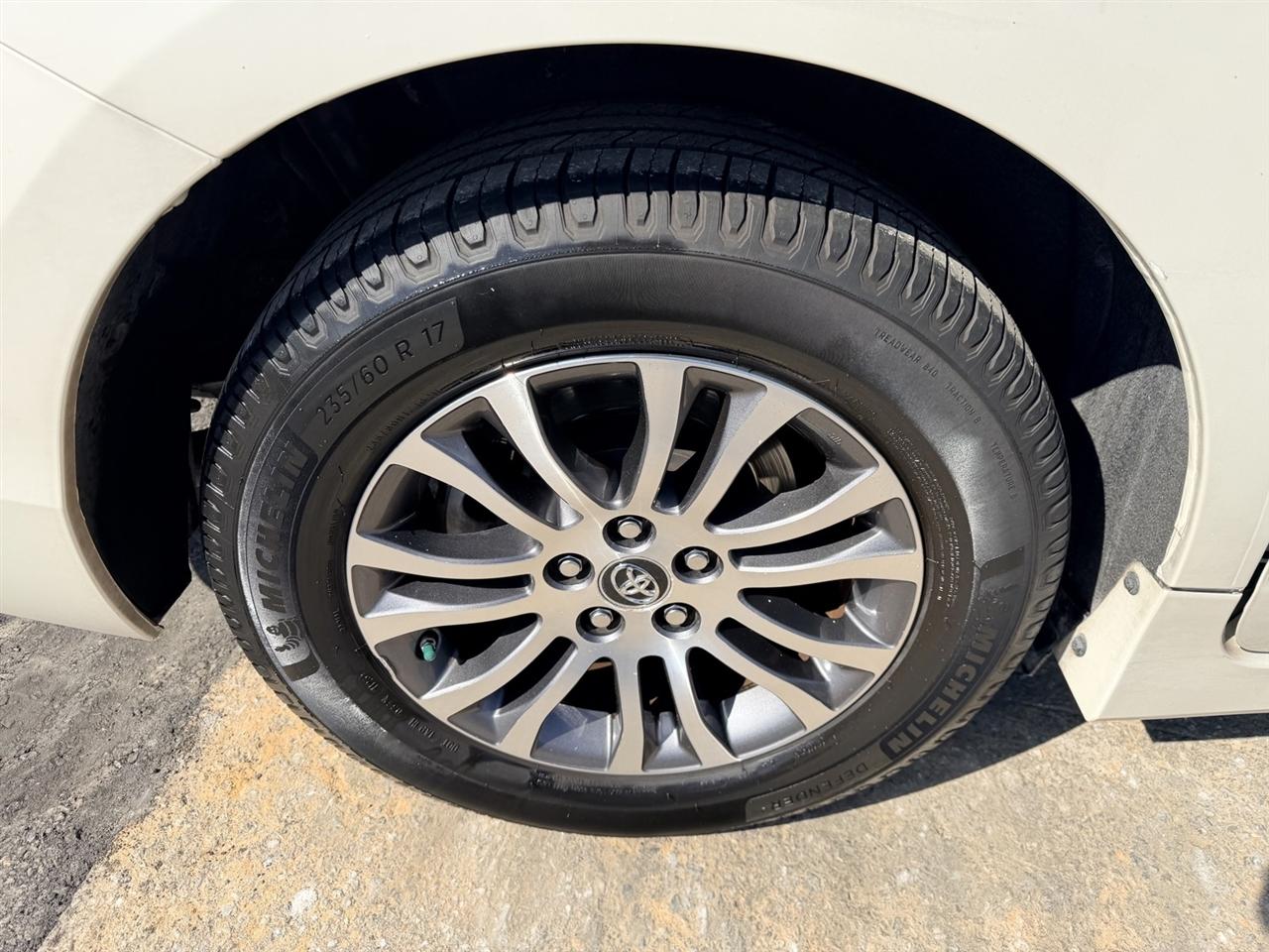 Toyota Sienna Limited Premium 7-Passenger 2018