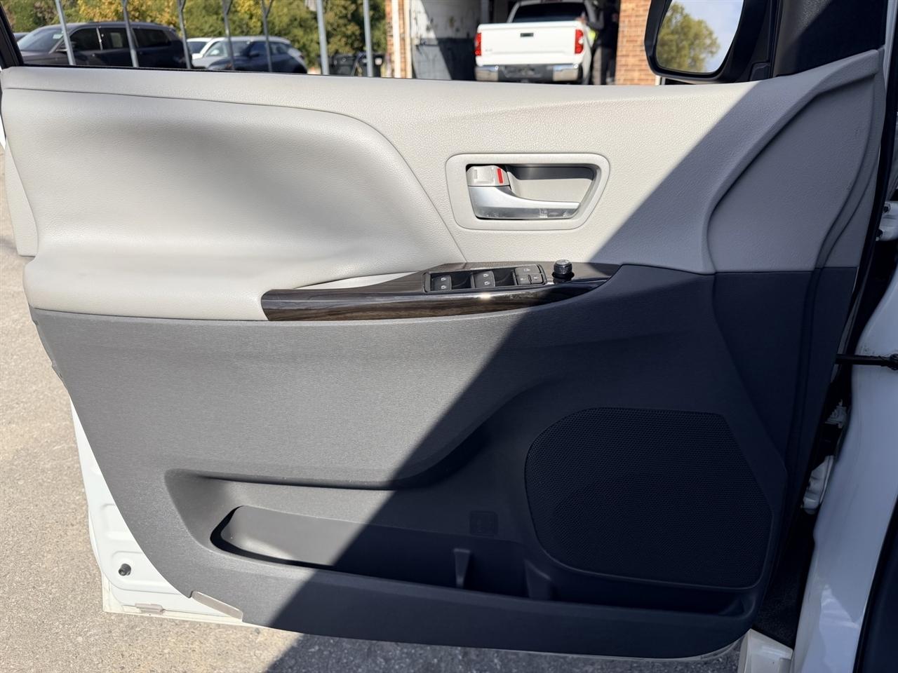 Toyota Sienna Limited Premium 7-Passenger 2018