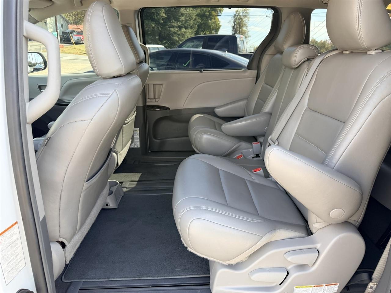 Toyota Sienna Limited Premium 7-Passenger 2018