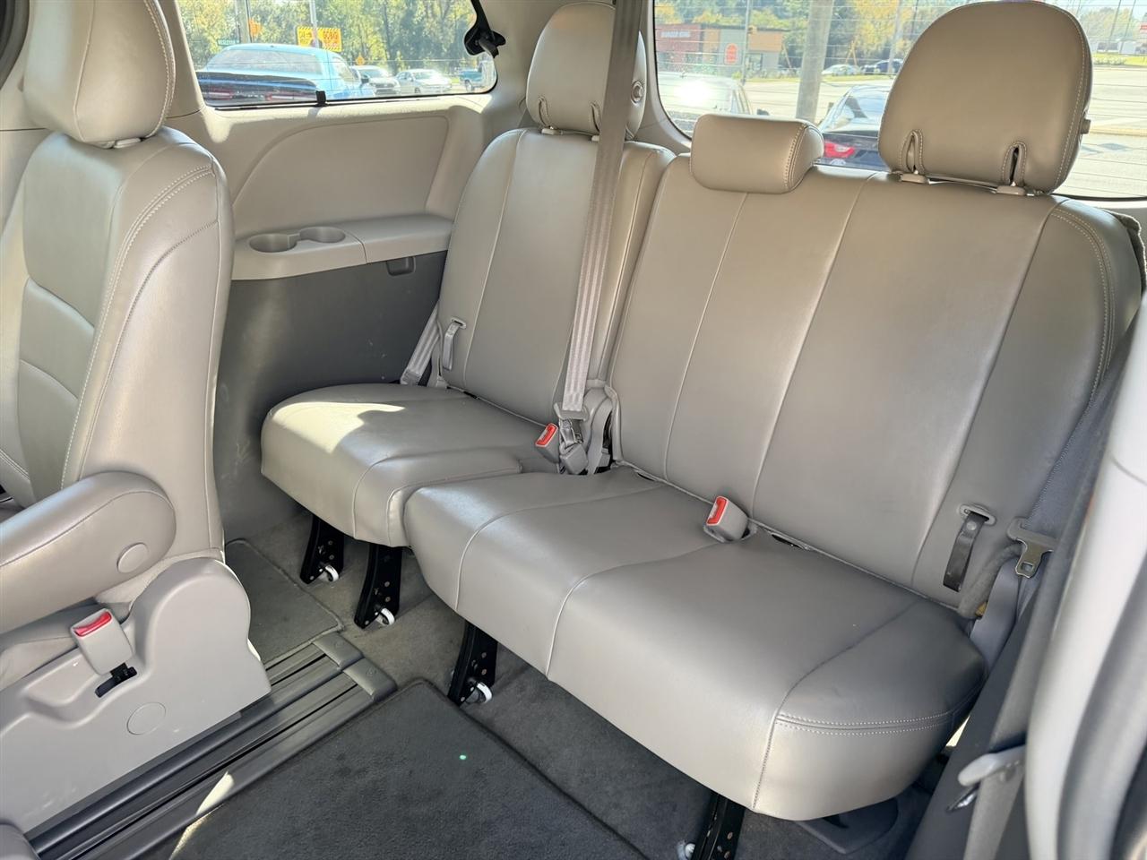 Toyota Sienna Limited Premium 7-Passenger 2018