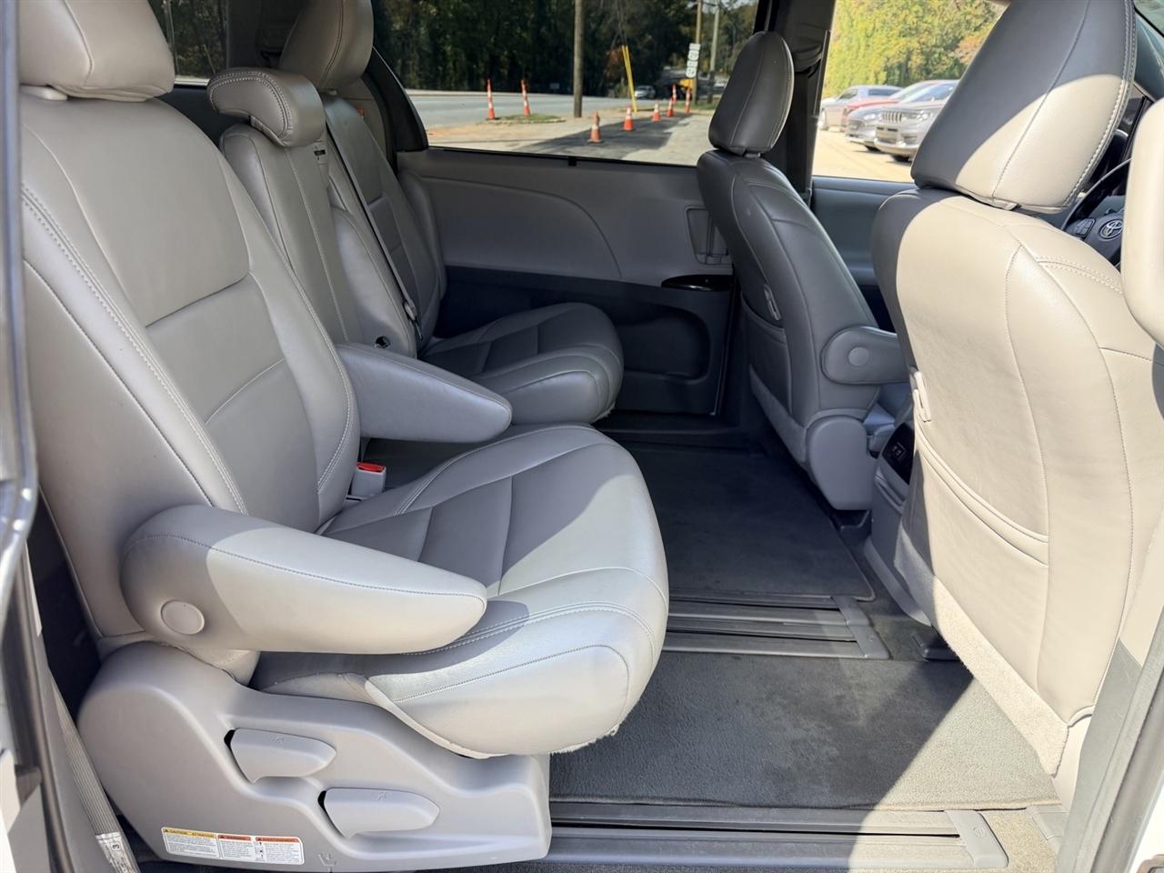 Toyota Sienna Limited Premium 7-Passenger 2018