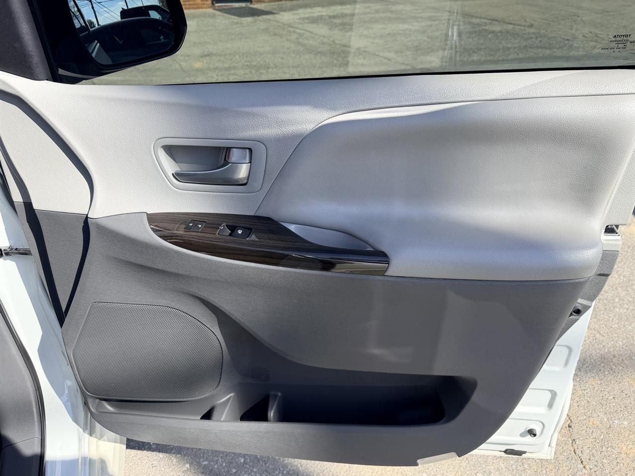 Toyota Sienna Limited Premium 7-Passenger 2018