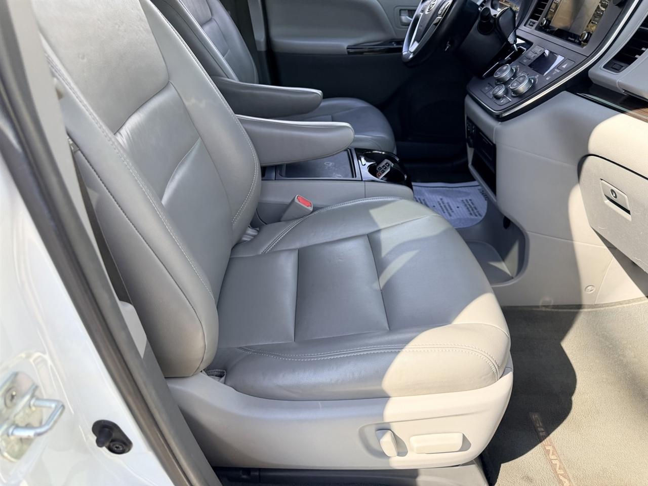 Toyota Sienna Limited Premium 7-Passenger 2018