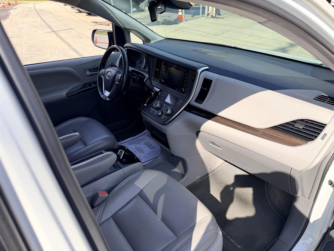 Toyota Sienna Limited Premium 7-Passenger 2018
