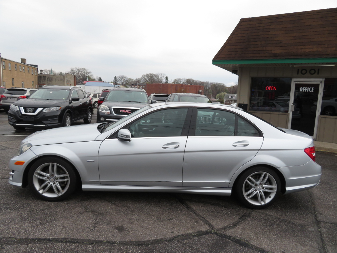 Mercedes-Benz C-Class C250 Luxury Sedan 2012