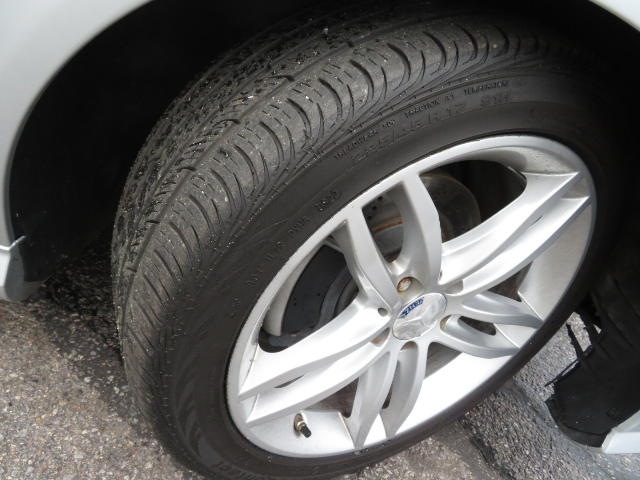 Mercedes-Benz C-Class C250 Luxury Sedan 2012