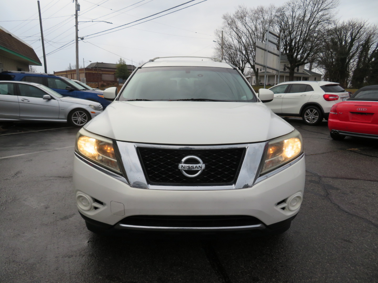 Nissan Pathfinder SV 2WD 2014